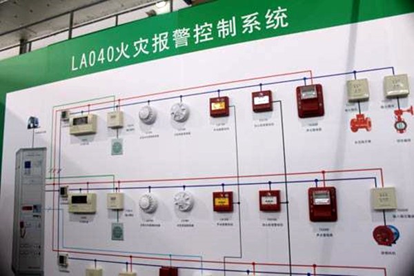 出現(xiàn)火警時(shí)，樓宇控制系統(tǒng)如何快速做出反應(yīng)？